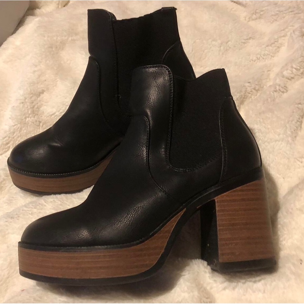 CHUNKY PLATFORM ANKLE BOOTS